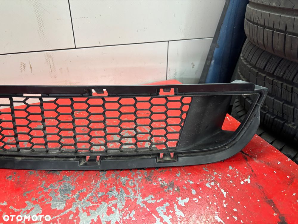 BMW F06 KRATKA DOLNA ZDERZAKA MPAKIET 8050345 - 2