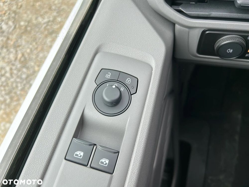 Volkswagen Transporter Furgon 2.0 TDI 150 KM manual - 27