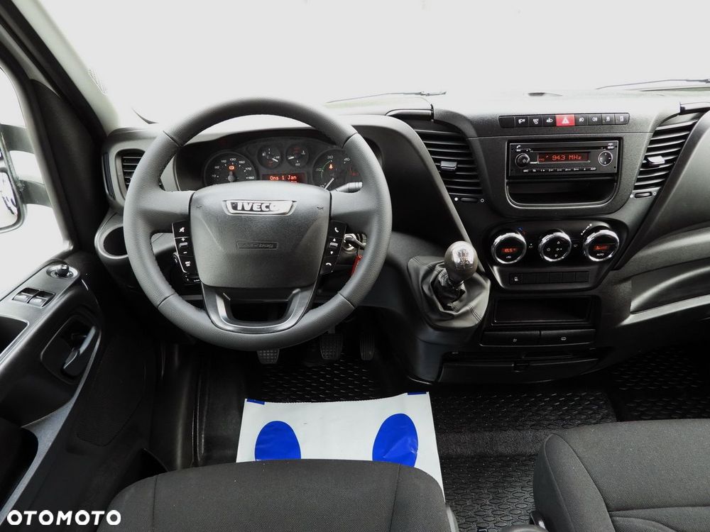 Iveco DAILY 35C17 SKRZYNIA PODWÓJNA KABINA DOKA 7 MIEJSC TEMPOMAT BLIŹNIACZE KOŁA KLIMATYZACJA  170KM - 30