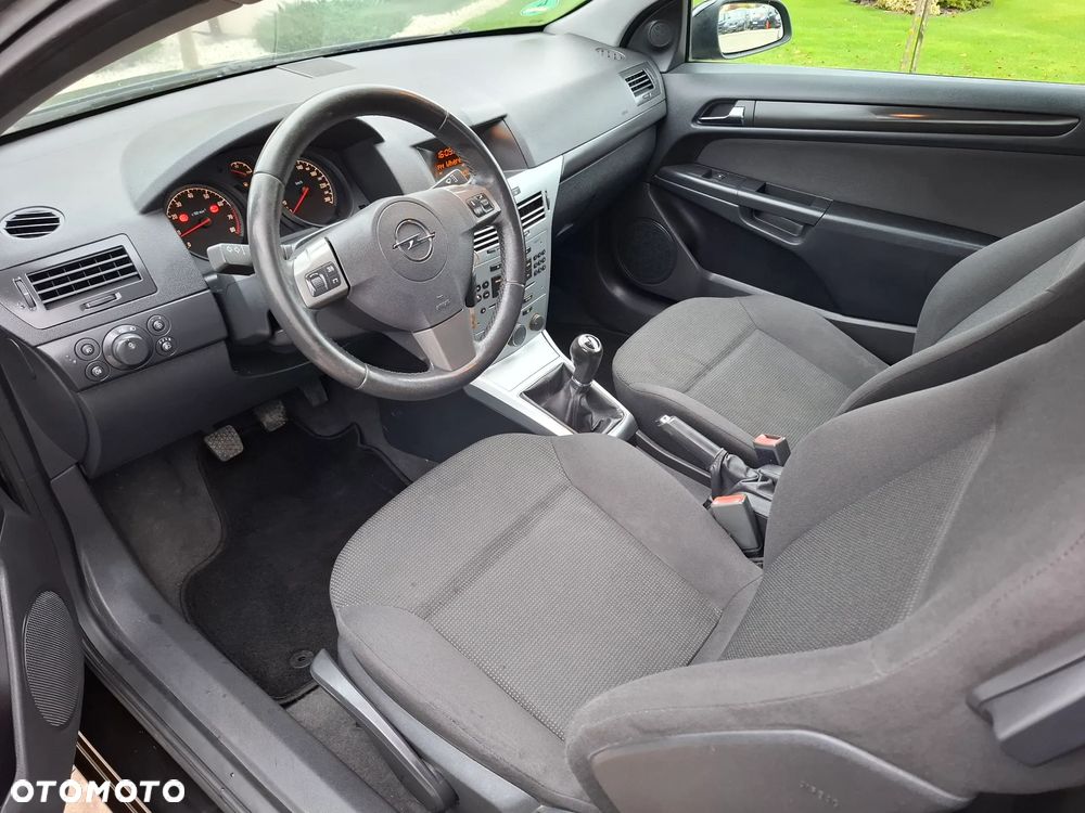 Opel Astra III GTC 1.4 Enjoy - 29