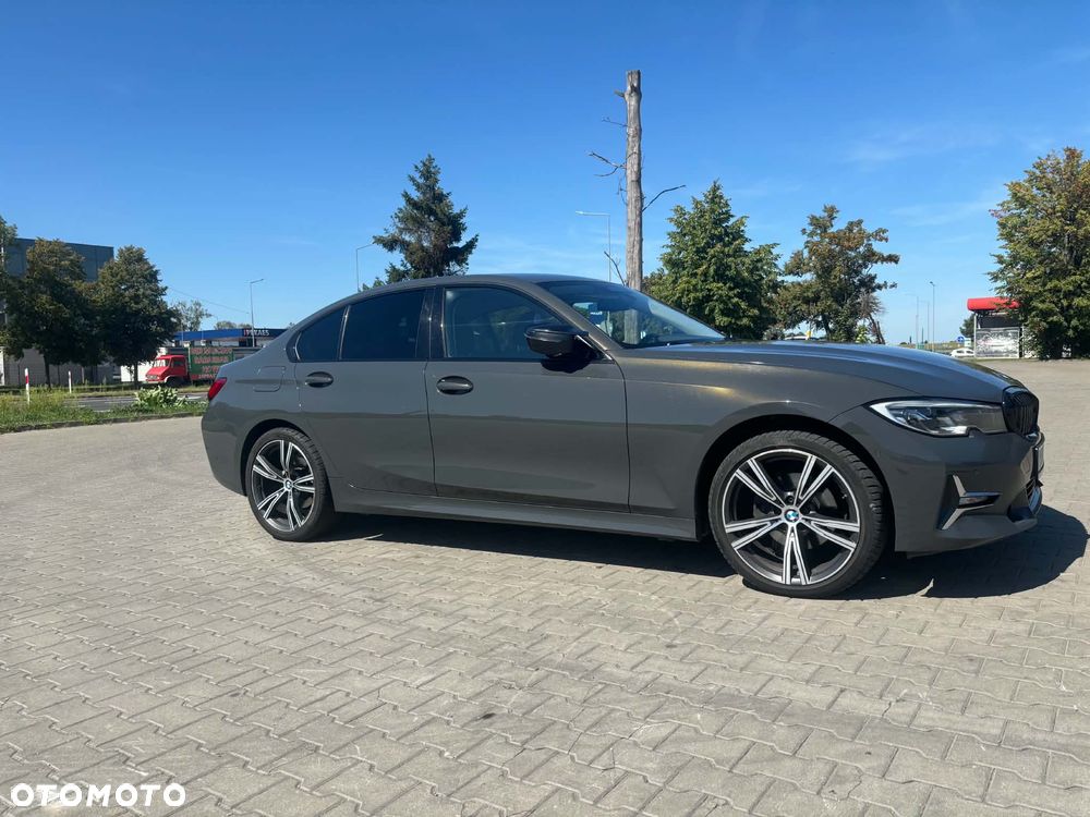 BMW Seria 3 320d xDrive Luxury Line Purity sport - 4