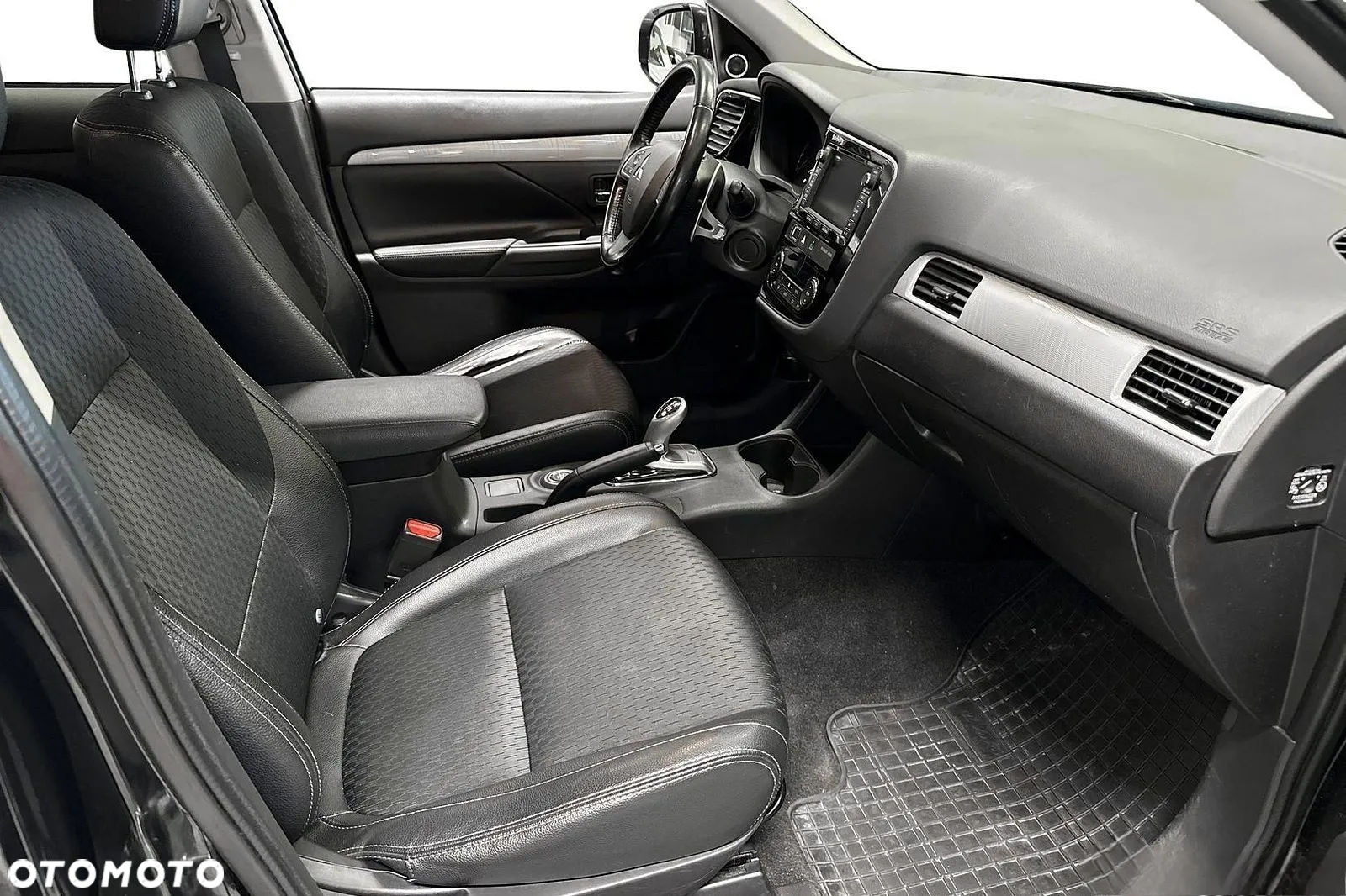 Mitsubishi Outlander 2.0 4WD Plug-In Hybrid - 8