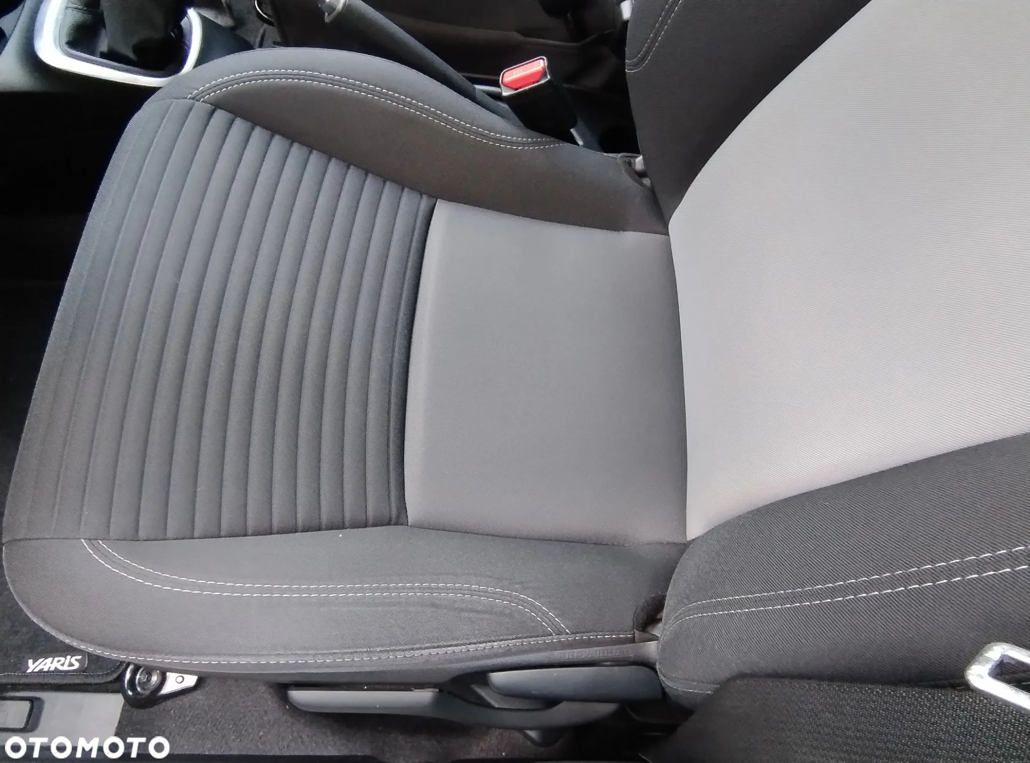 Toyota Yaris 1.5 Premium - 9