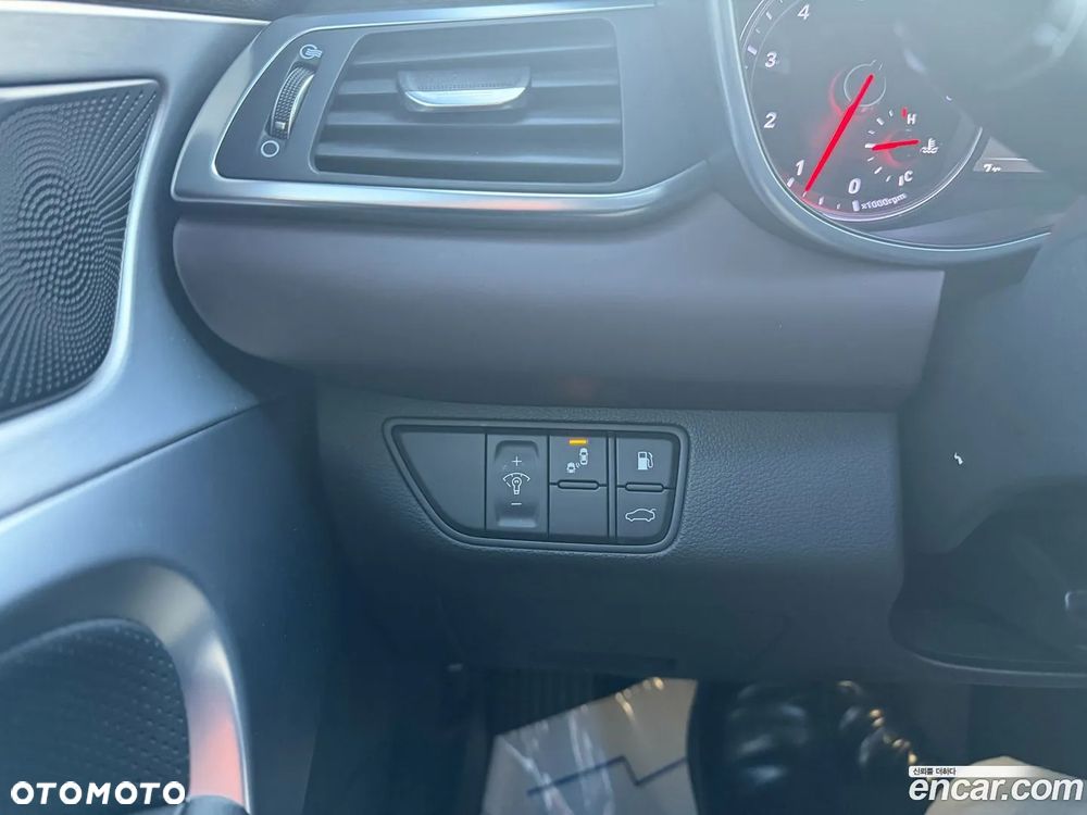 Genesis G70 - 15