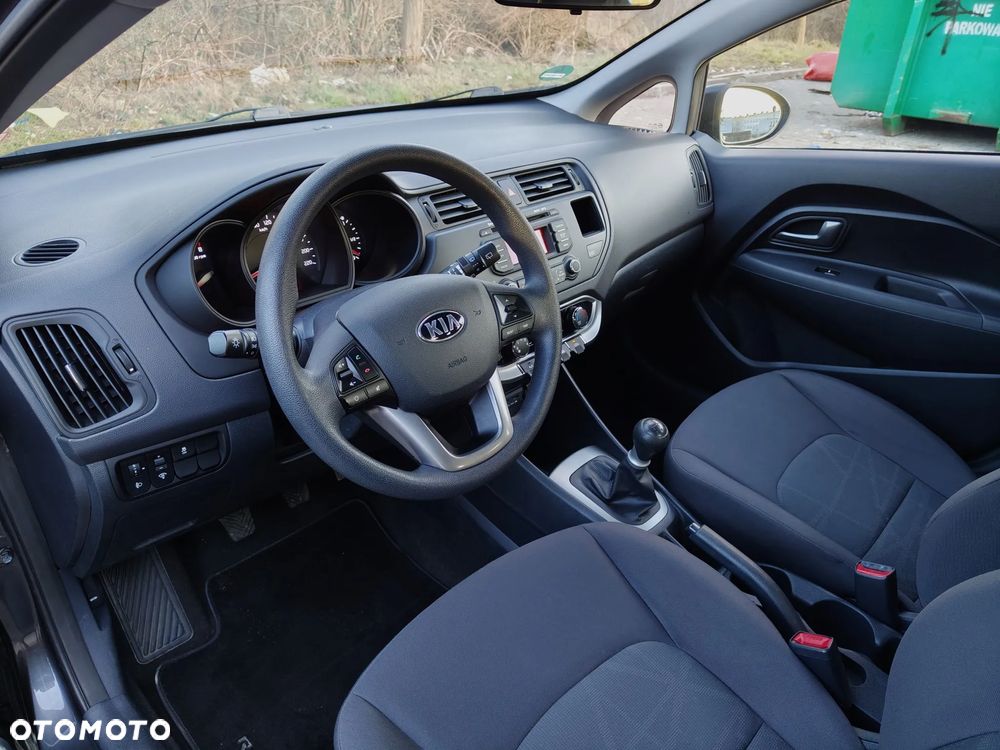 Kia Rio - 11