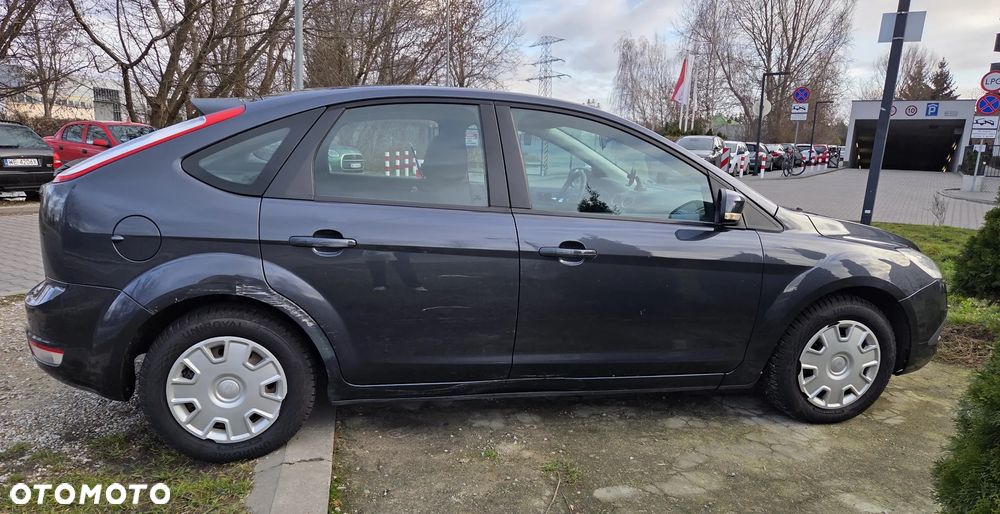 Ford Focus 1.6 Ambiente - 2