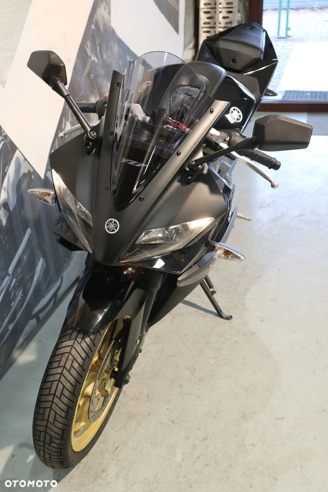 Yamaha YZF - 4