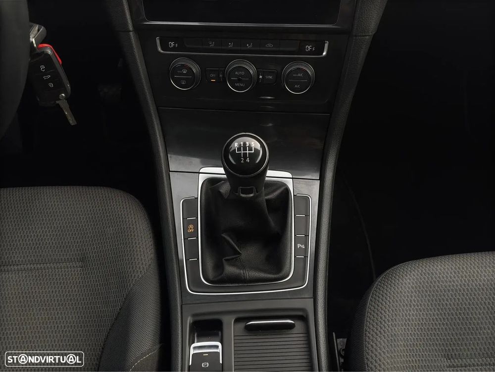 VW Golf 1.6 TDI Highline - 15