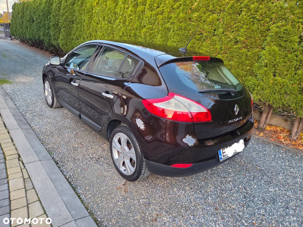 Renault Megane 2011 photo 2