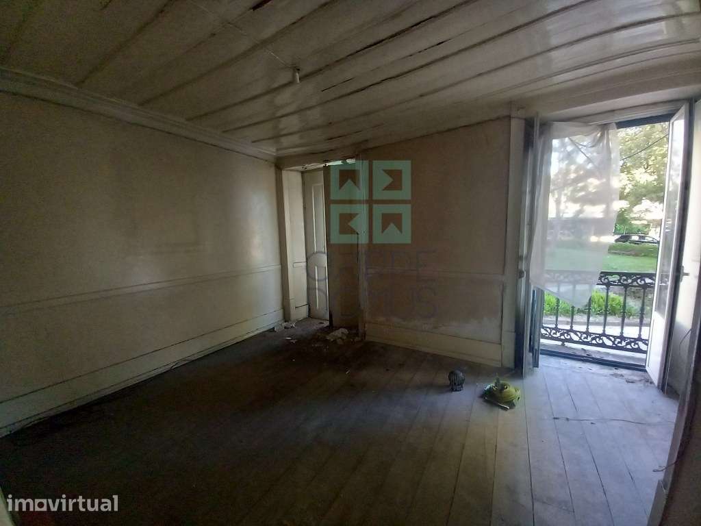 Prédio com loja e 2 apartamentos em Alcântara - Grande imagem: 4/35