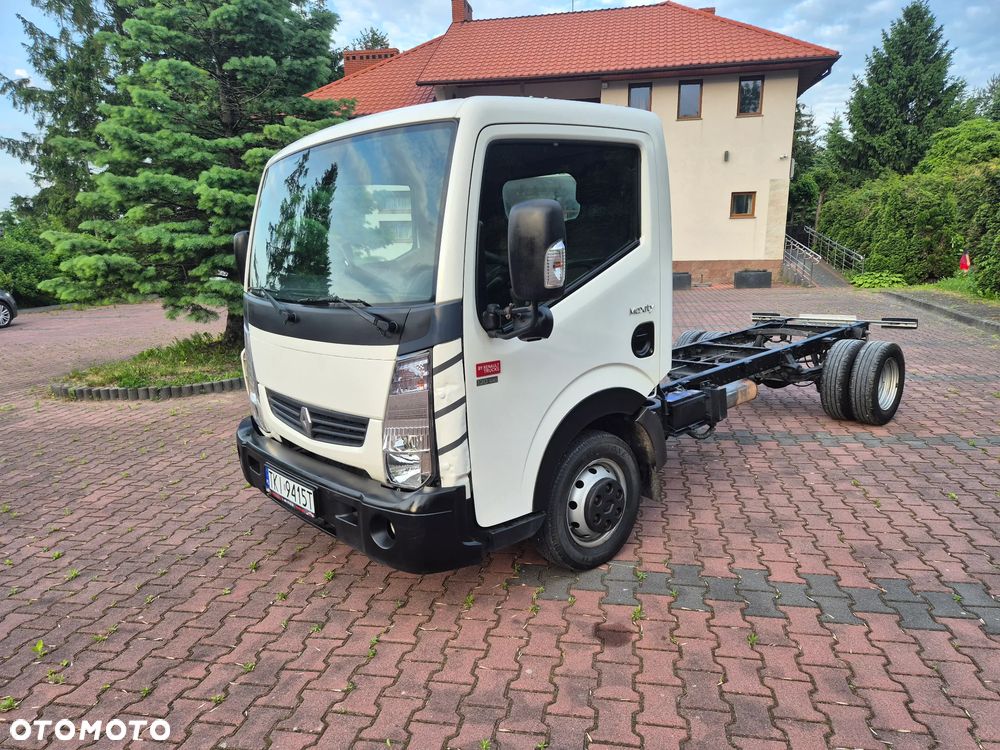 Renault Maxity - 9