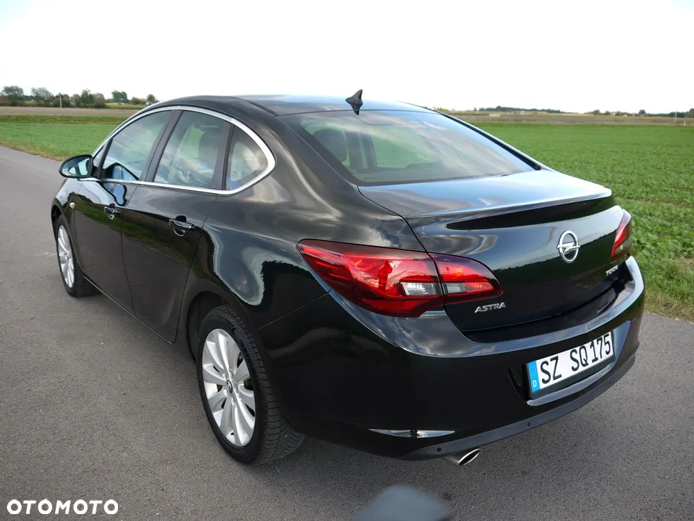 Opel Astra IV 1.4 T Executive - 4