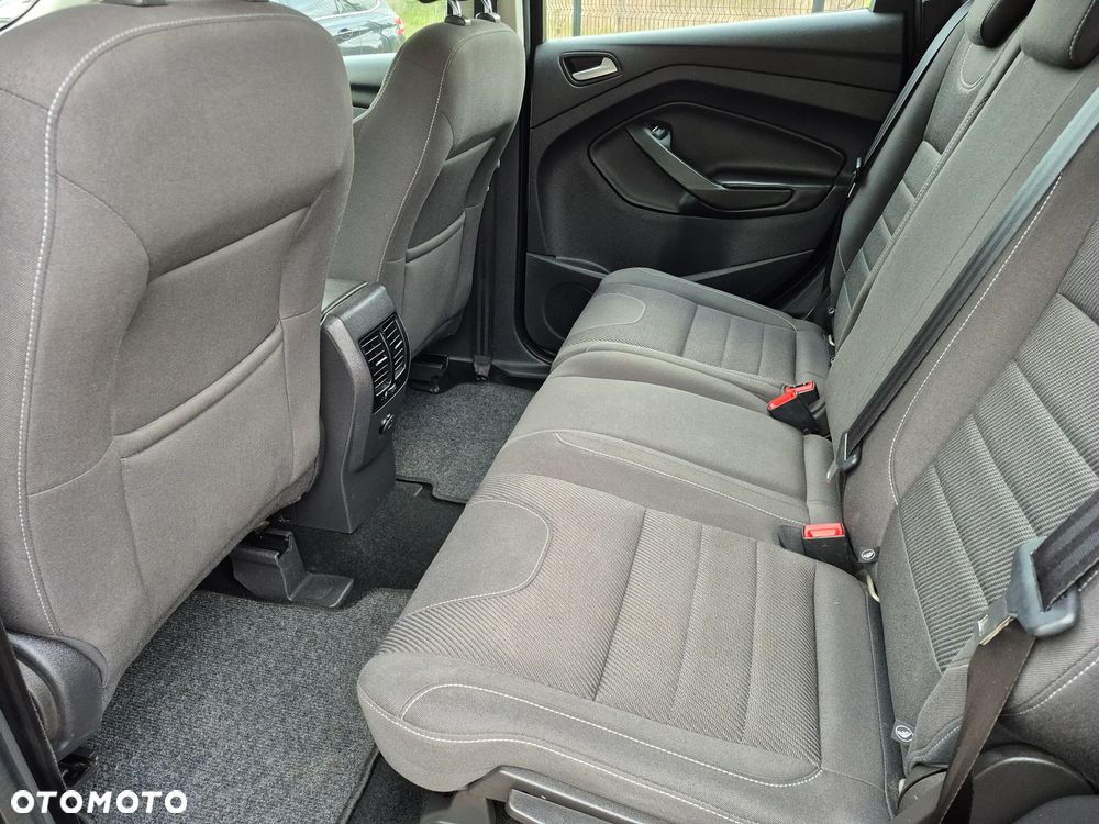 Ford Kuga 1.6 EcoBoost 2x4 Titanium - 35