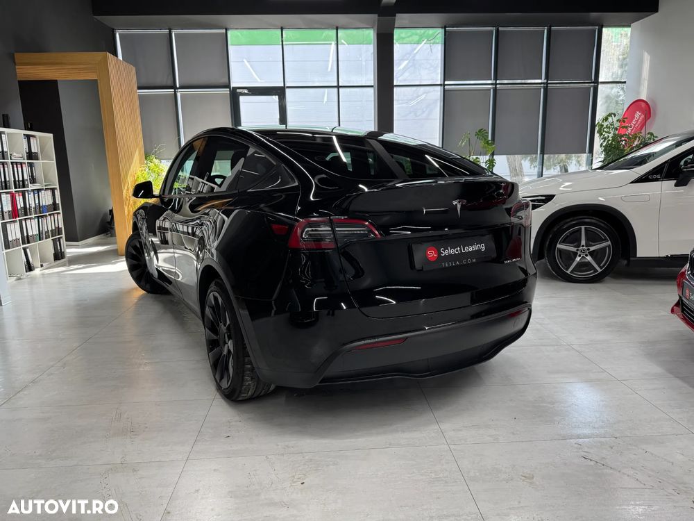 Tesla Model Y - 4