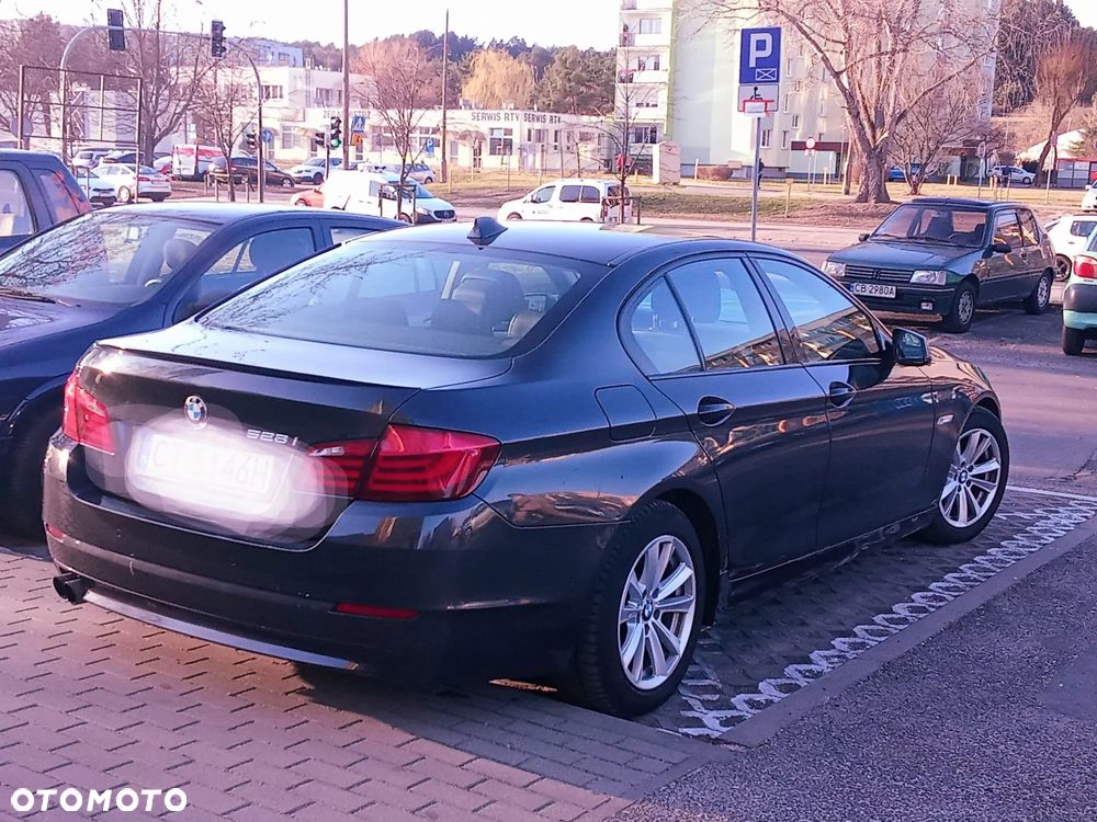 BMW Seria 5 528i xDrive - 3
