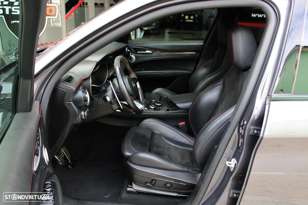 Alfa Romeo Stelvio V6 2.9 Bi-Turbo AT8-Q4 Quadrifoglio - 7