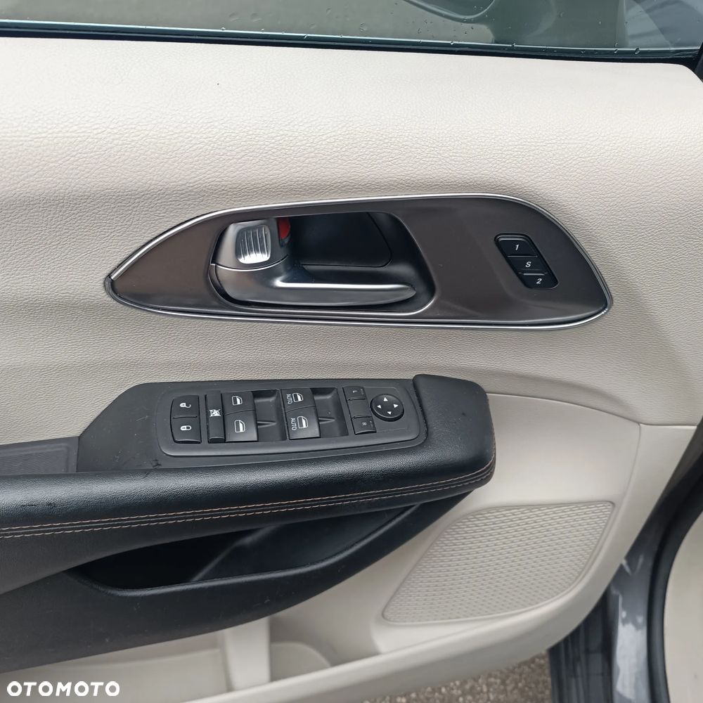 Chrysler Pacifica - 13