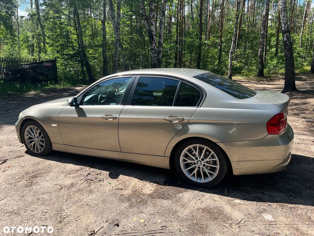 BMW Seria 3 318i - 4