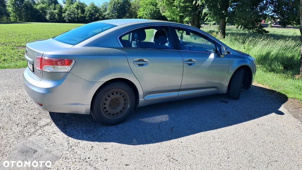 Toyota Avensis 1.8 Comfort - 3