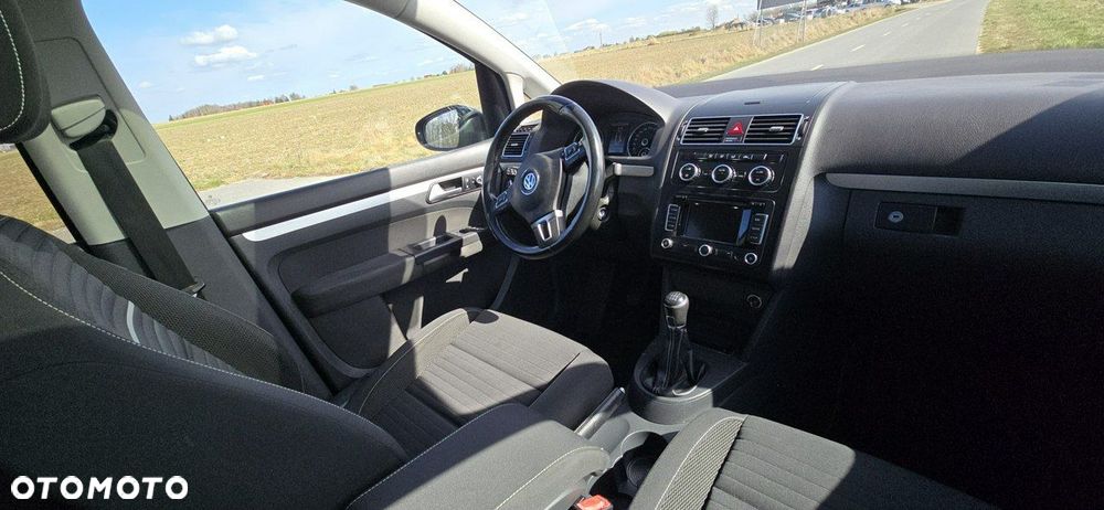 Volkswagen Touran - 25