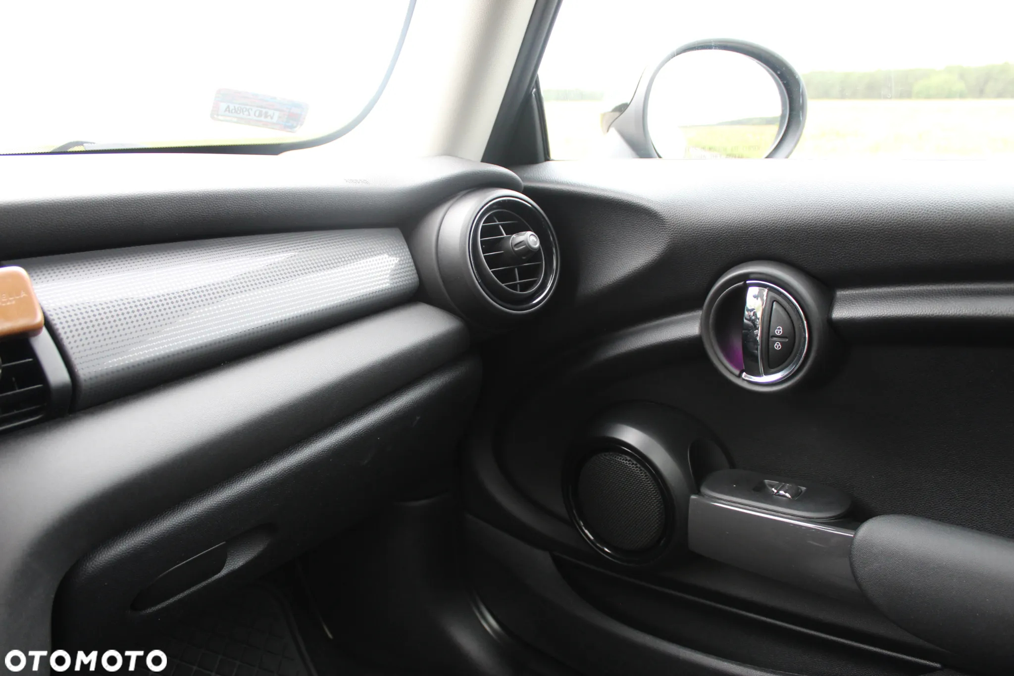 MINI Cooper Standard - 24
