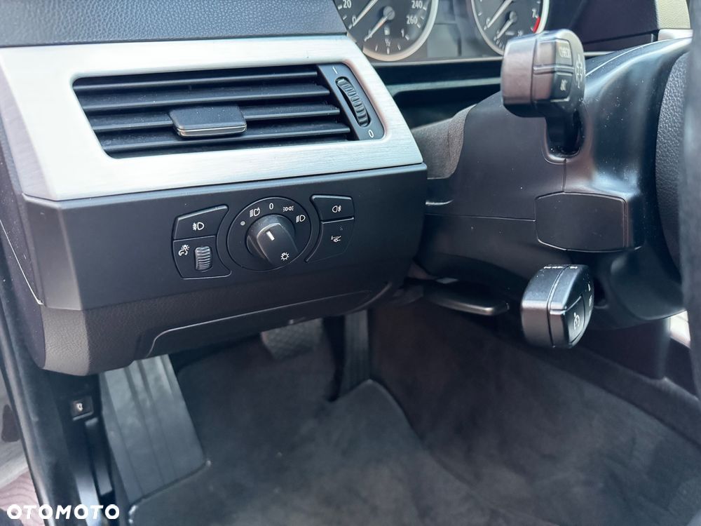 BMW Seria 5 530i Touring - 9