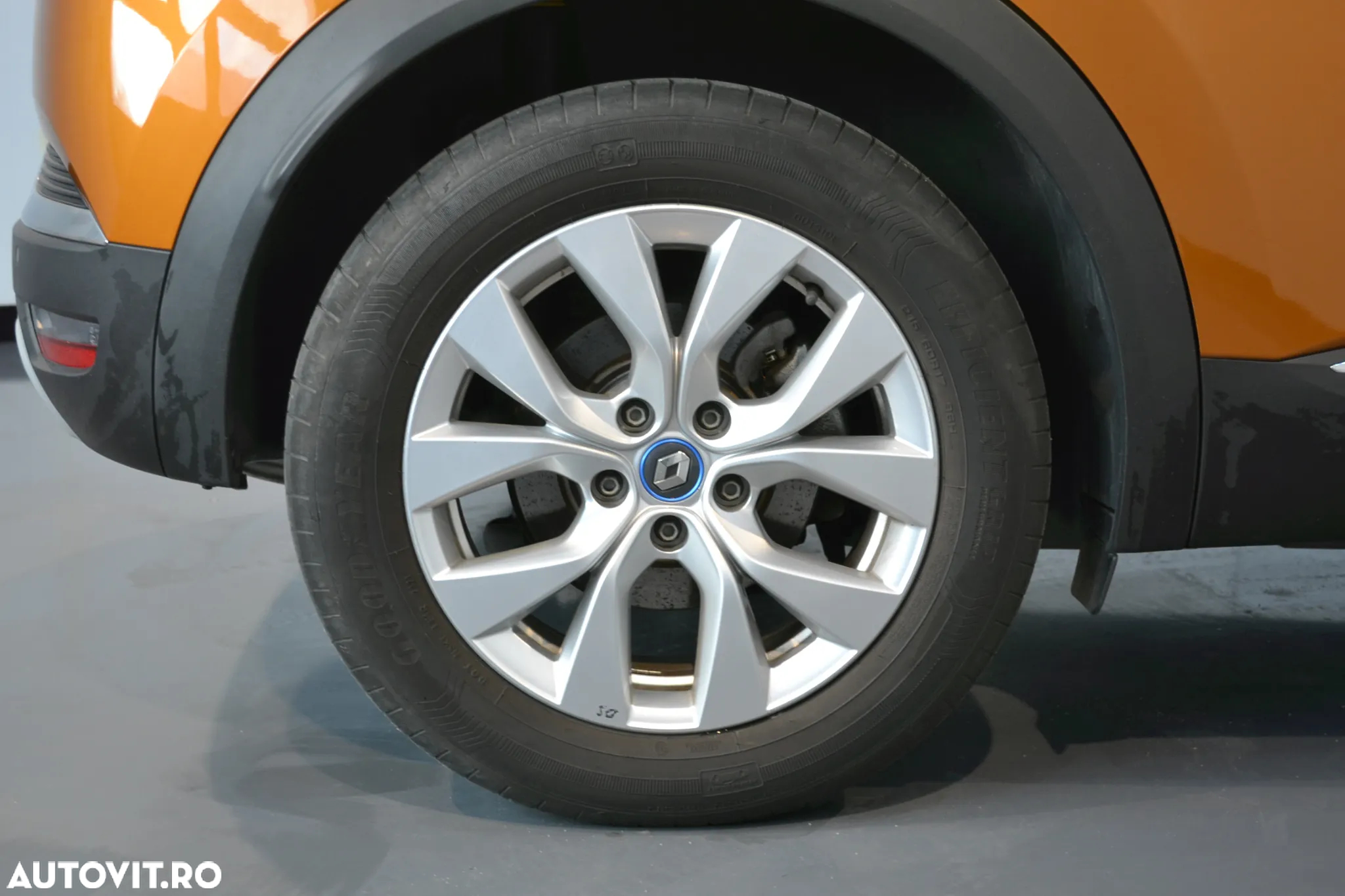 Renault Captur E-Tech Plug-In-Hybrid Intens - 4