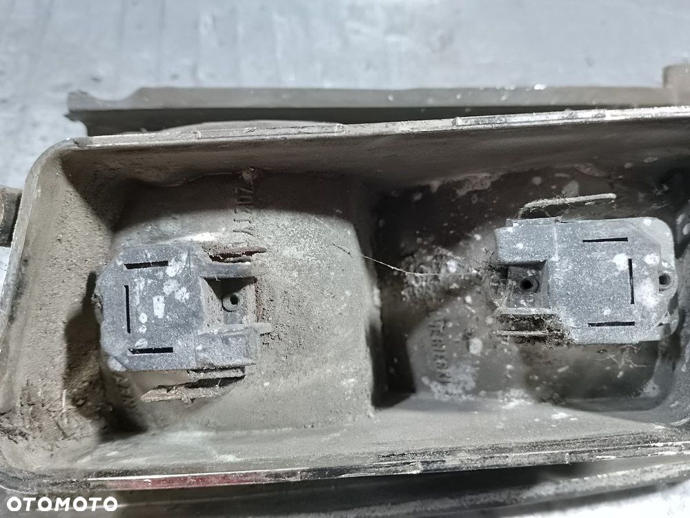 KIERUNKOWSKAZY PRZÓD KOMPLET FIAT 125P - 2