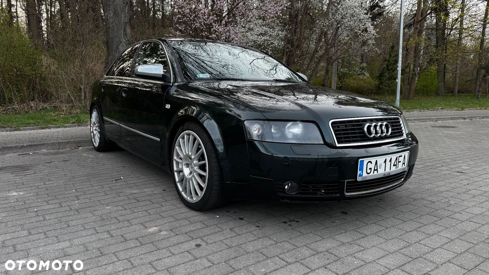 Audi A4 Limousine - 1