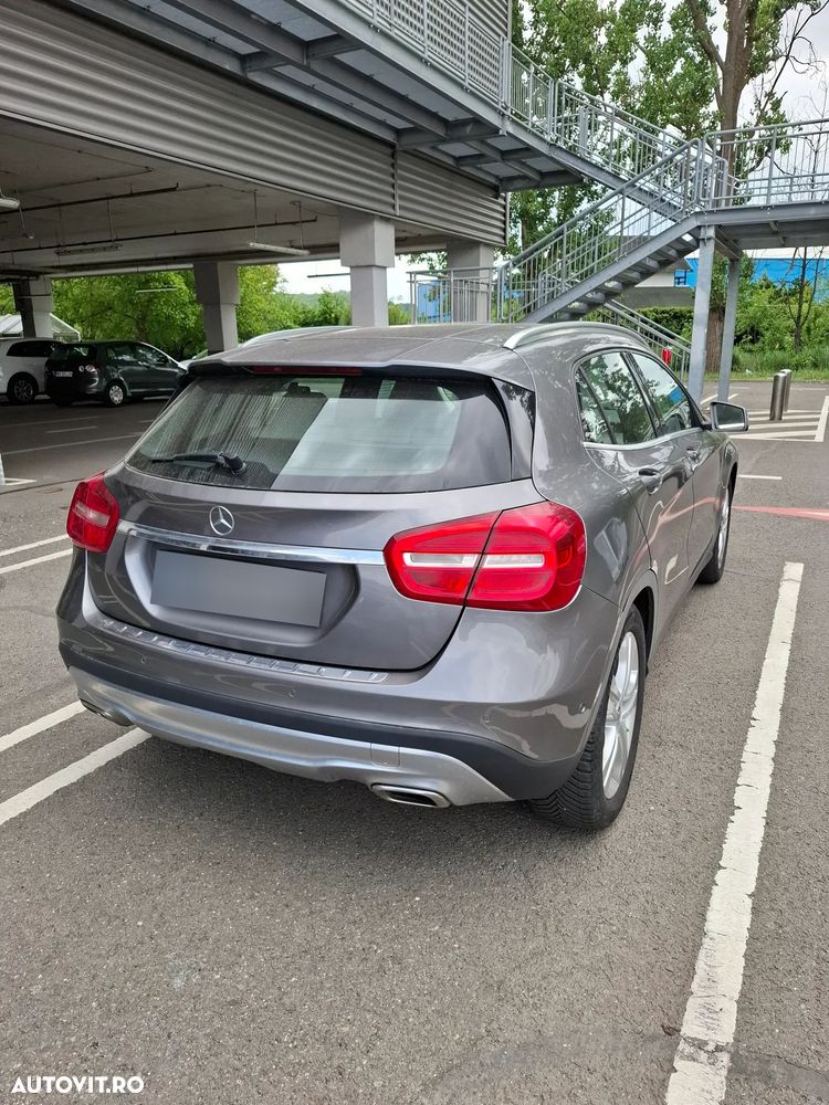 Mercedes-Benz GLA - 16