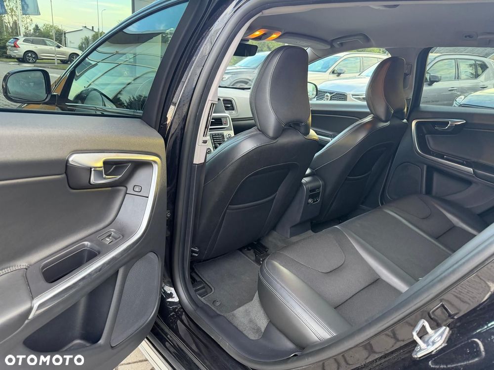 Volvo V60 Cross Country D4 Drive-E Momentum - 11