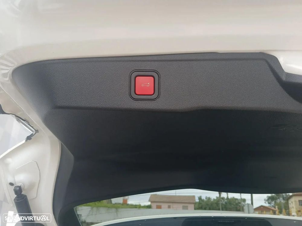 Jeep Avenger 1.2 e-Hybrid Summit DCT - 28