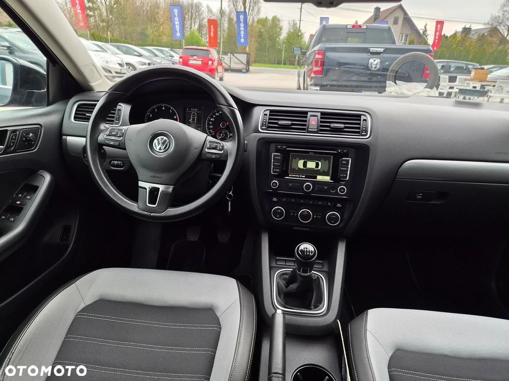 Volkswagen Jetta - 8