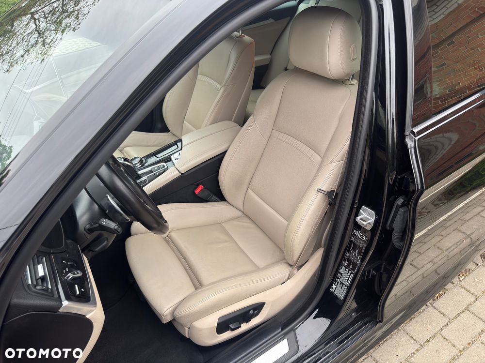 BMW Seria 5 525d xDrive - 9