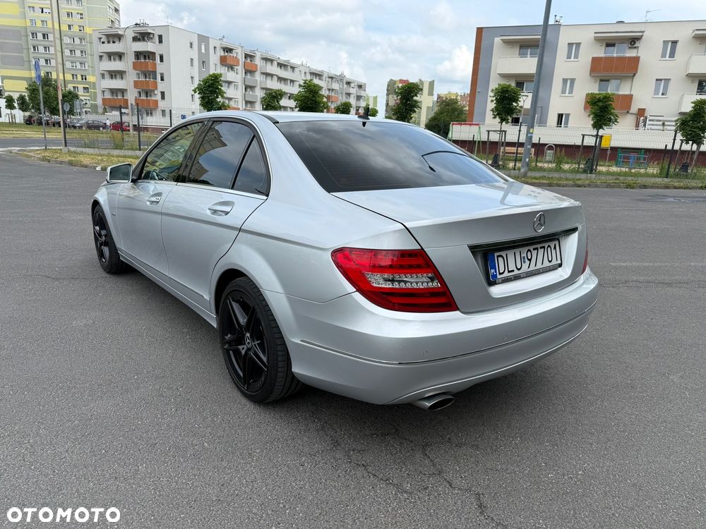 Mercedes-Benz Klasa C 250 CGI BlueEff Avantgarde - 4