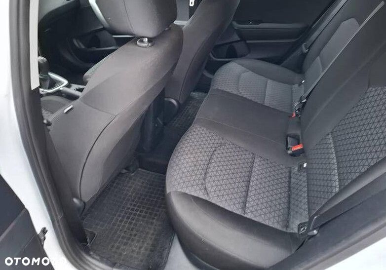 Kia Ceed - 8