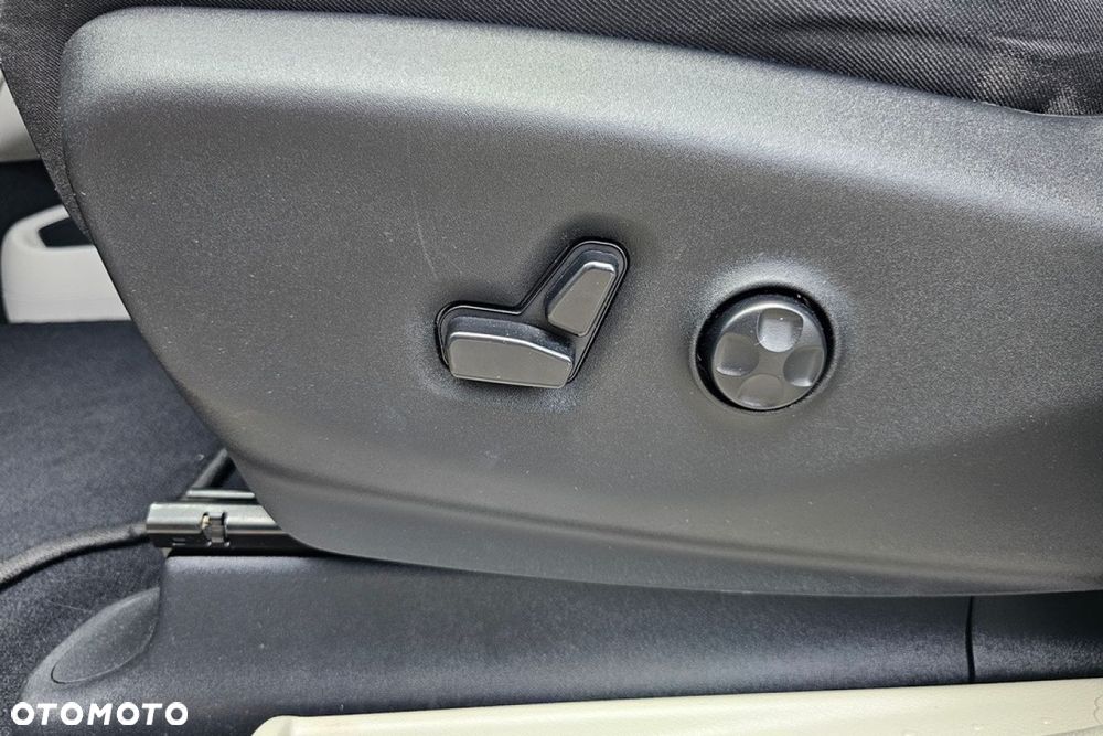 Chrysler Pacifica - 32