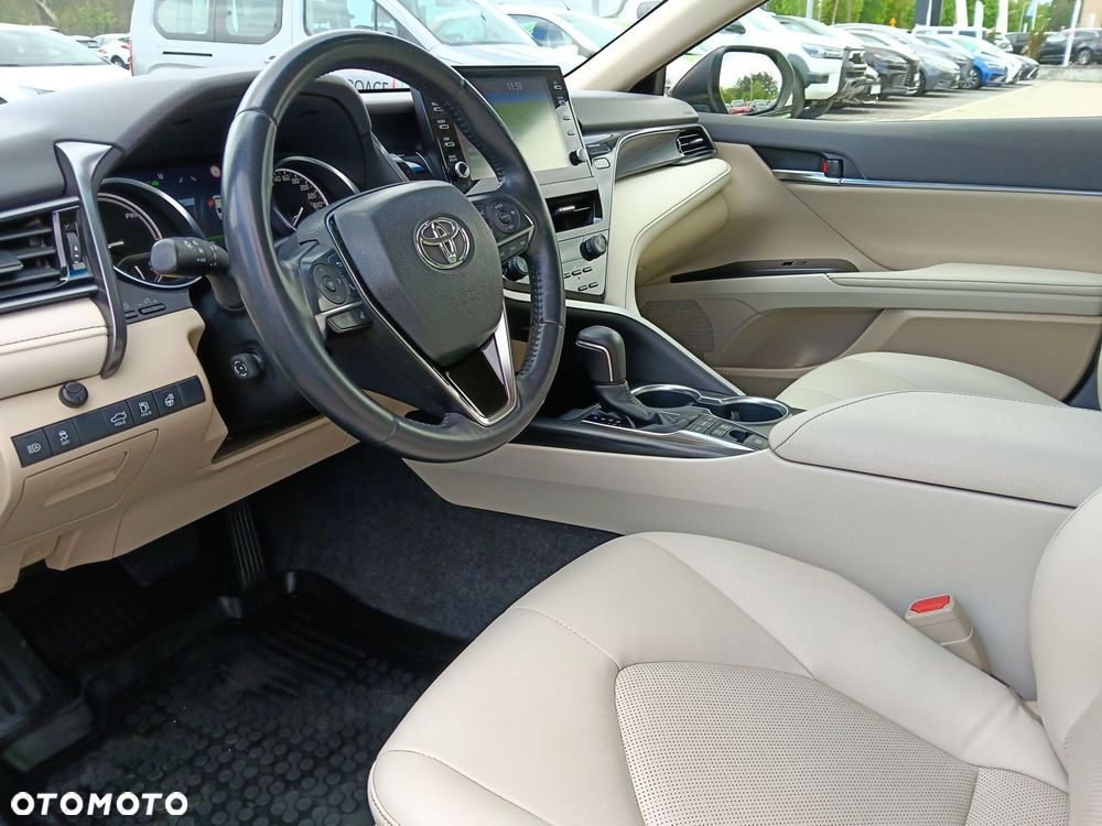 Toyota Camry - 10