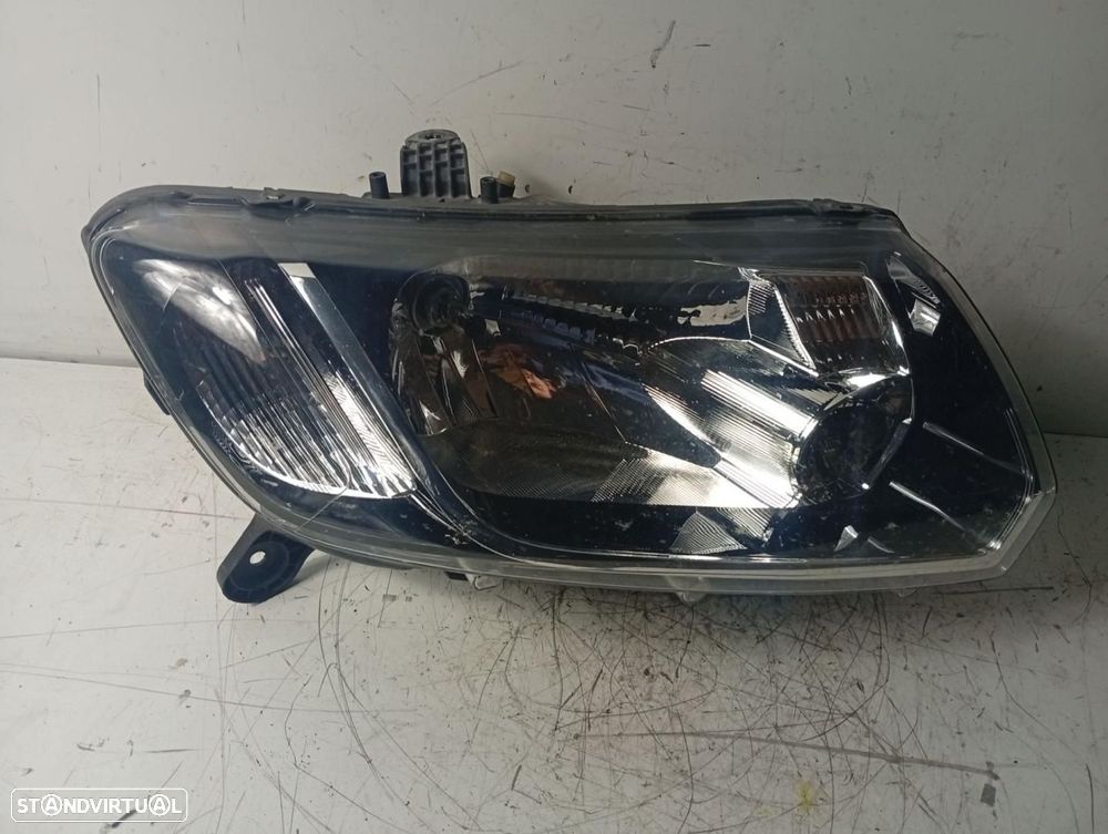 FAROL DIREITO DACIA SANDERO II - 1