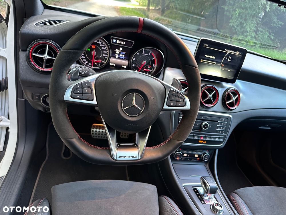 Mercedes-Benz GLA AMG 45 4-Matic - 15
