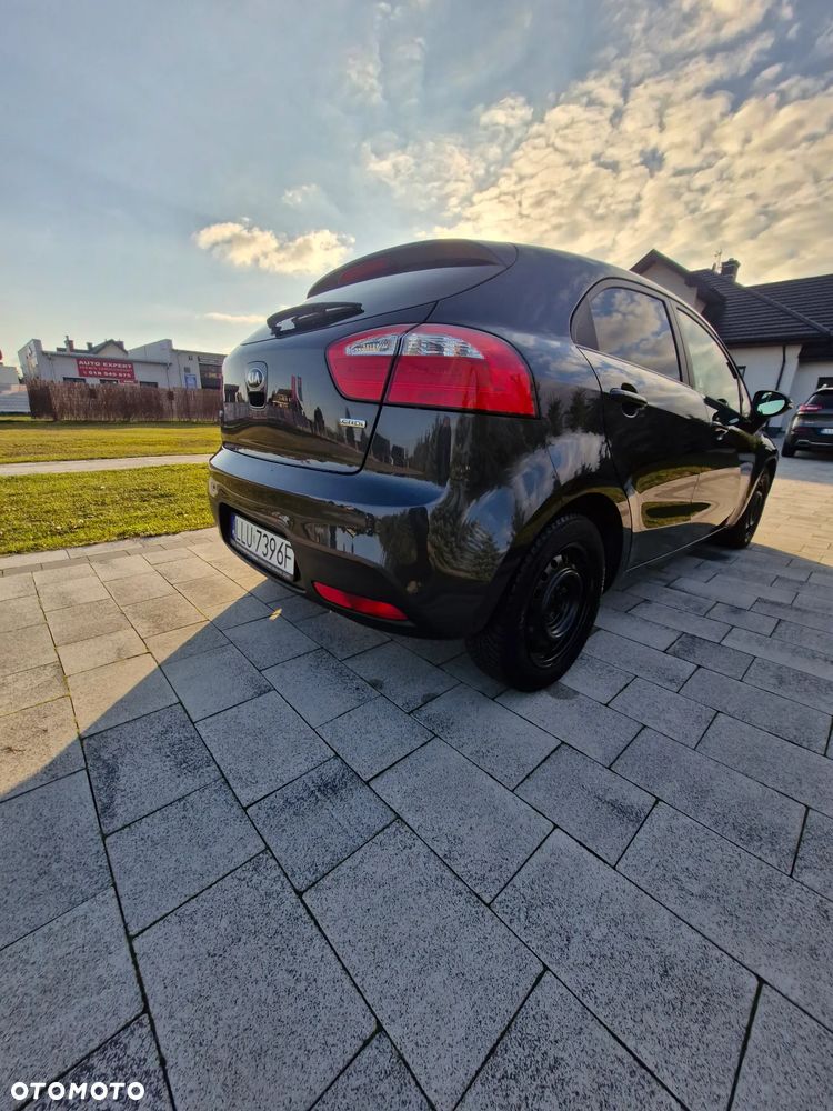 Kia Rio - 4