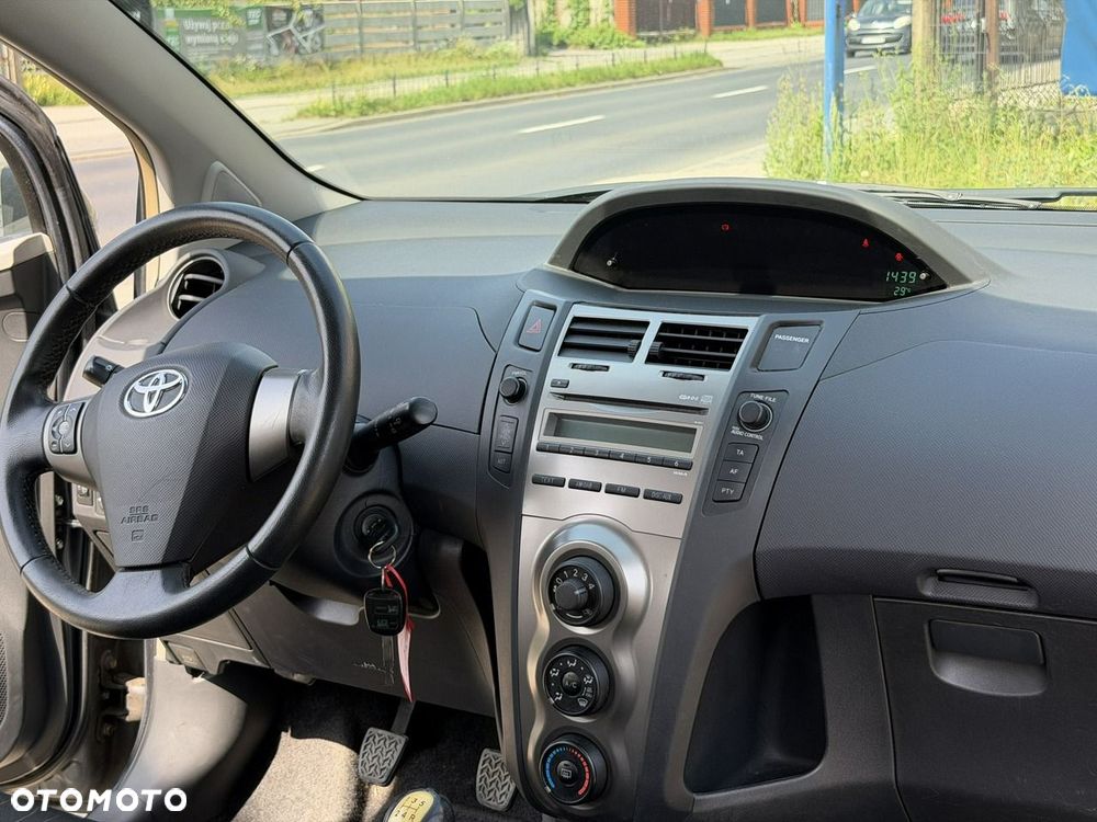 Toyota Yaris - 23