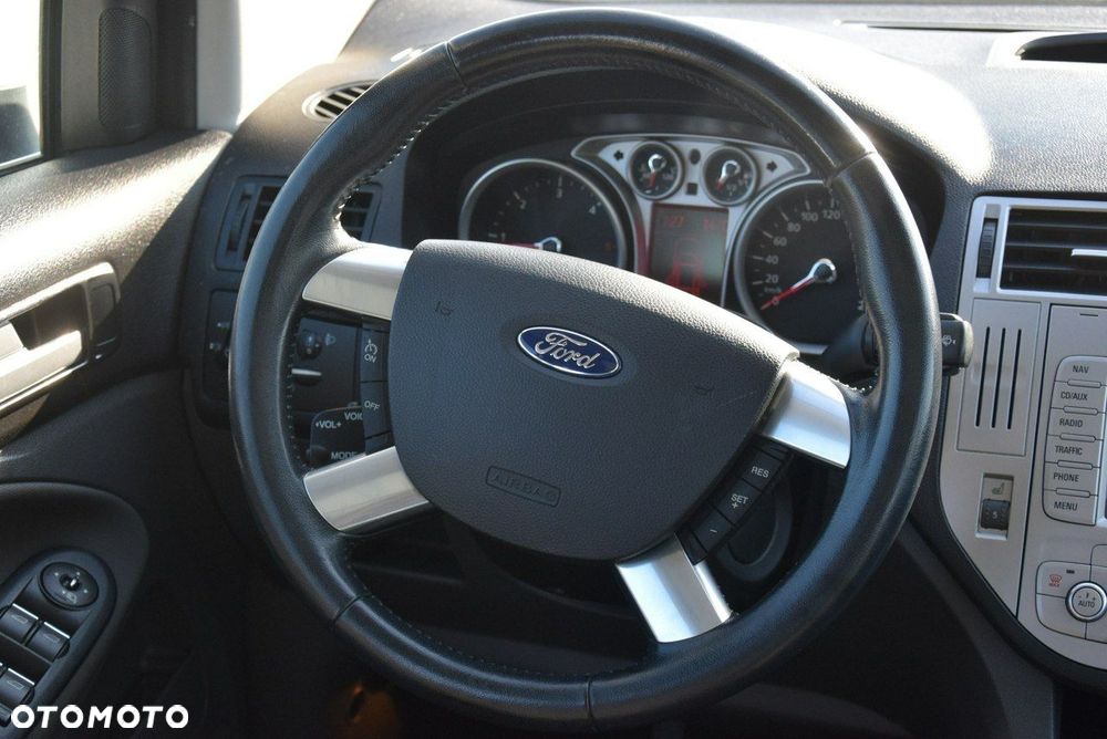 Ford Kuga 2.0 TDCi 4x4 Titanium - 20