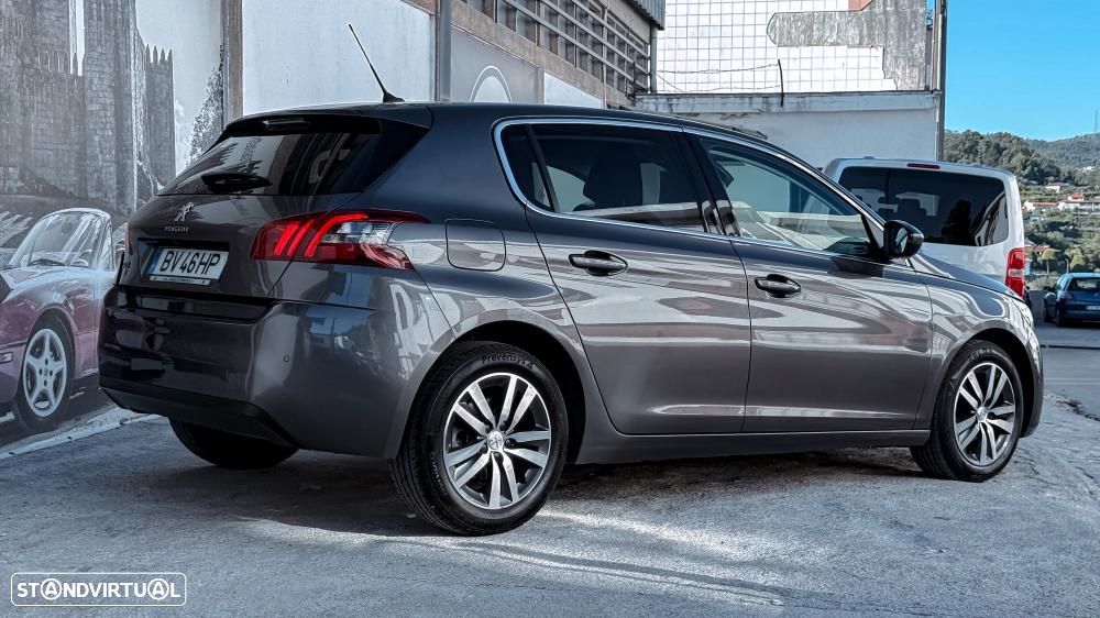 Peugeot 308 - 8