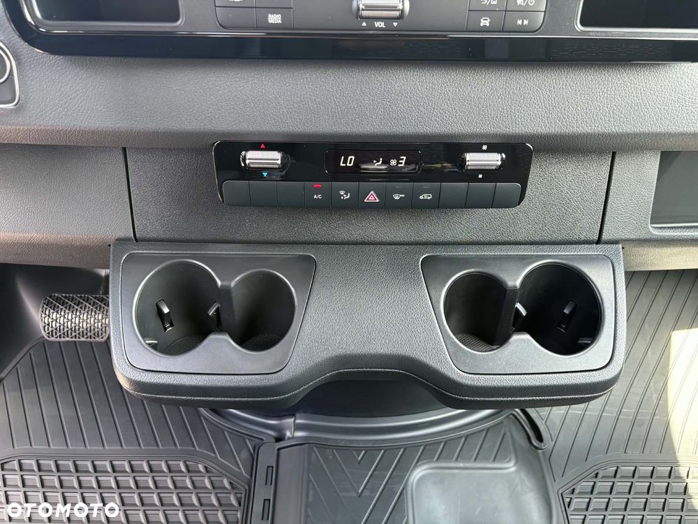 Mercedes-Benz Sprinter - 13