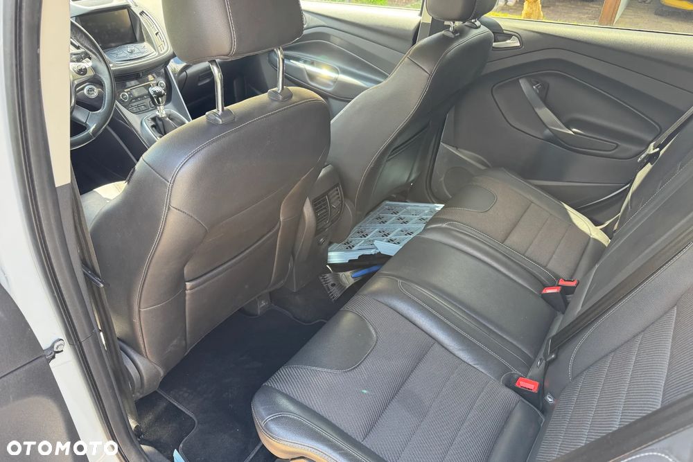 Ford Kuga 1.5 EcoBoost 2x4 Titanium - 14