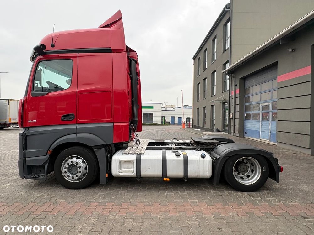 Mercedes-Benz Actros - 3