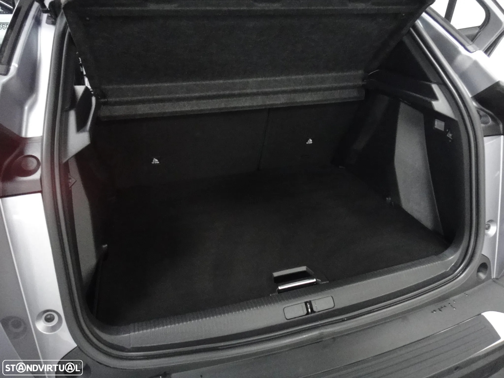 Peugeot 2008 PureTech 130 Allure - 17