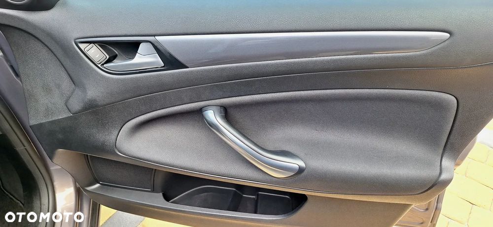 Ford Mondeo 1.6 T Ambiente - 26