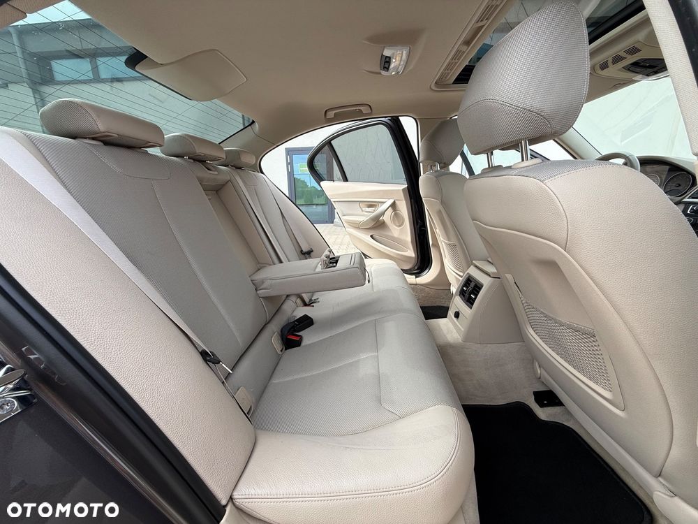 BMW Seria 3 320i Modern Line - 25